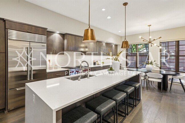 Building Photo - Luxury Living in the Heart of Lake Oswego: Stylish 3-Story Townhouse