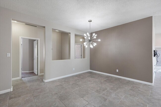 Building Photo - 224 Valle Alto Dr NE