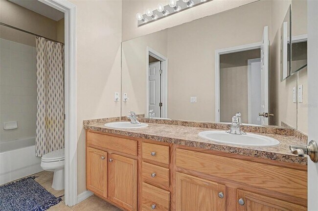 Building Photo - 2145 Park Crescent Dr