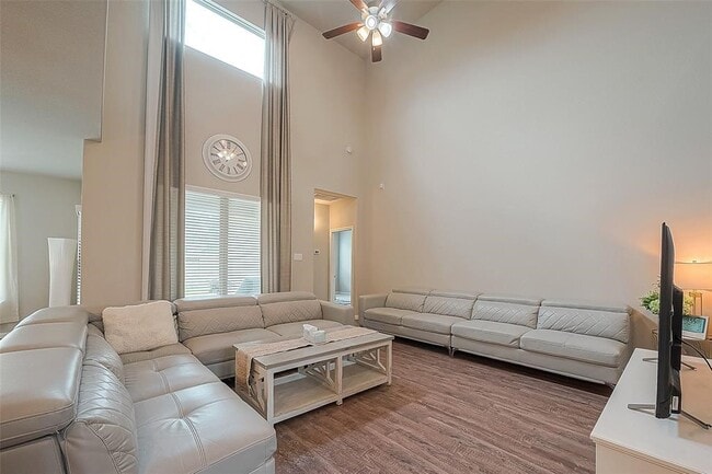 Building Photo - 21029 Crinet Square