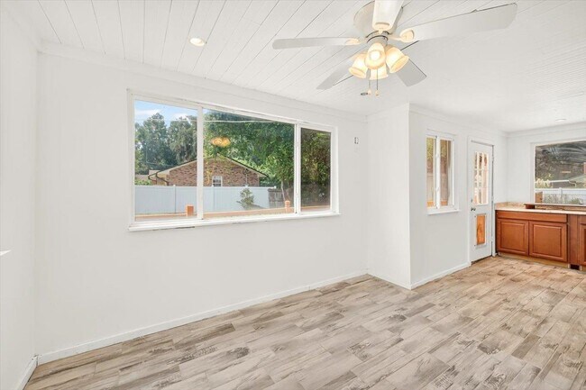 Building Photo - 4214 Woodcrest St