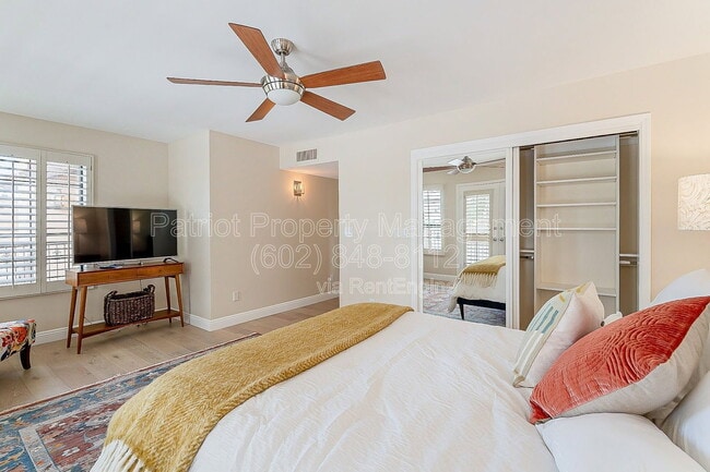 Building Photo - 8602 E Vista Del Lago