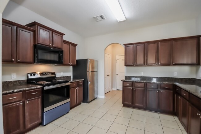 Building Photo - 15406 River Ends Dr