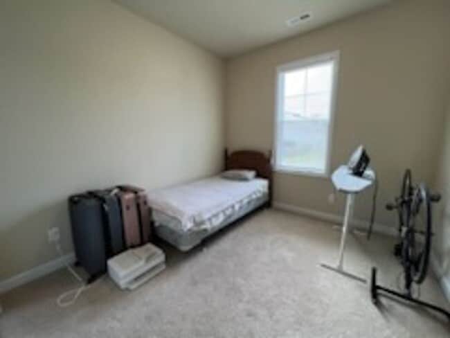 Building Photo - 3 bedroom 2 bathroom townhome in quiet neighborhood