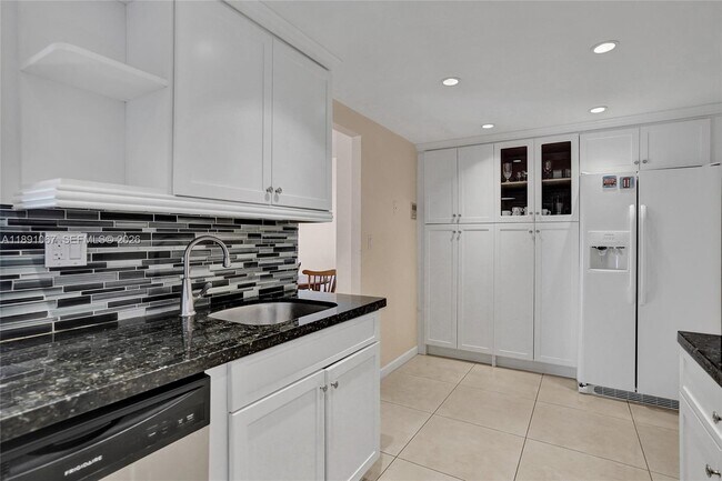 Building Photo - 1833 S Ocean Dr