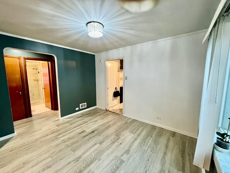 Building Photo - 3622 W 79th Pl