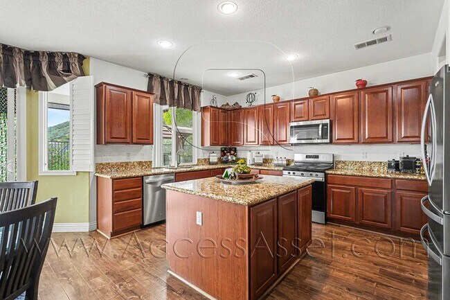 Building Photo - Stunning 5 Bed/3 Bath Home with Pool in Menifee!