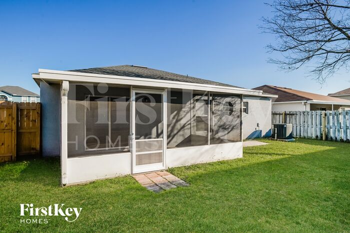 Building Photo - 110 Reeding Ridge Dr W