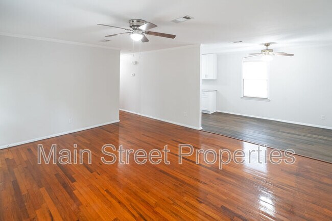 Building Photo - 118 Czar Ln