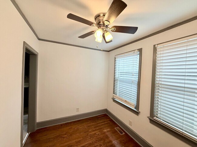 Building Photo - 3BR Normaltown Charmer