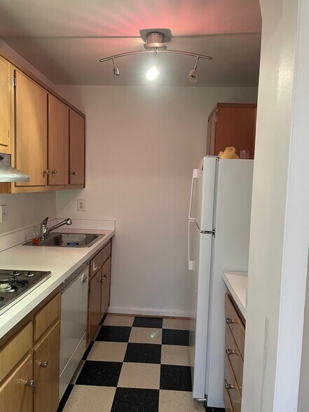 Building Photo - 10500 ROCKVILLE Pike