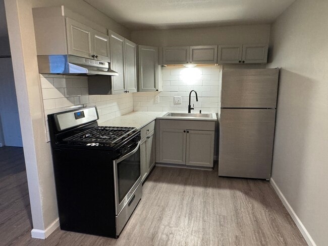 Building Photo - 3240 Heatherton Dr