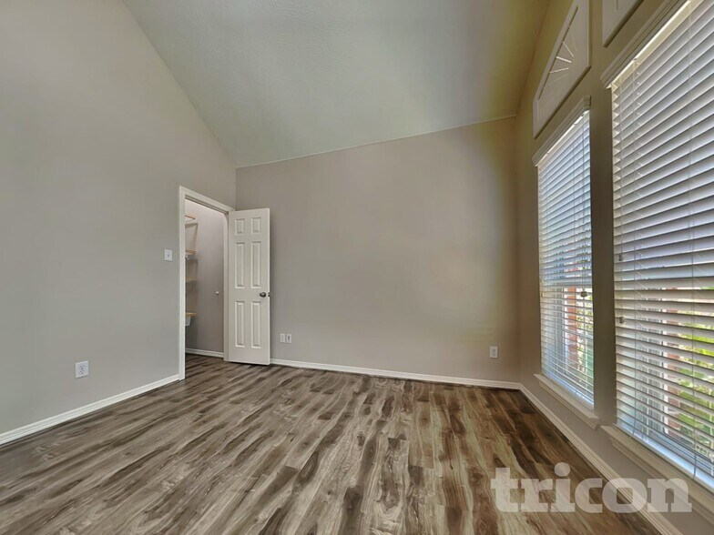 Building Photo - 6855 Tournament Dr