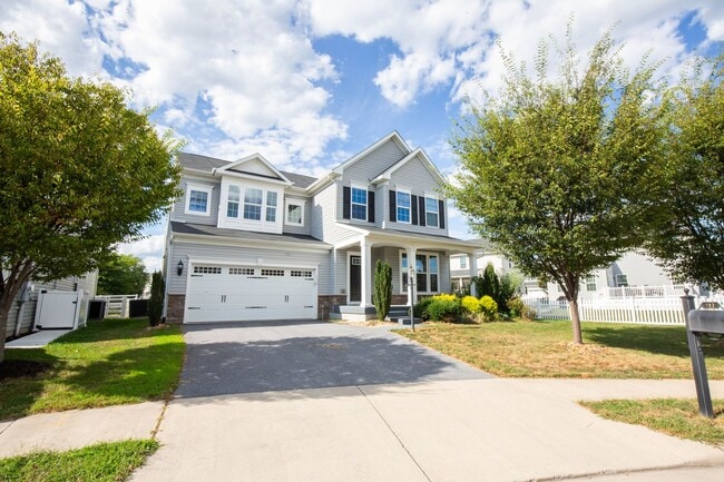 Primary Photo - 5 Bed, 4.5 Bath Single Family Home in Step...