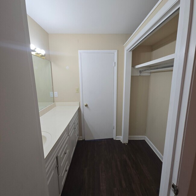 Building Photo - 360 Aquarius Dr