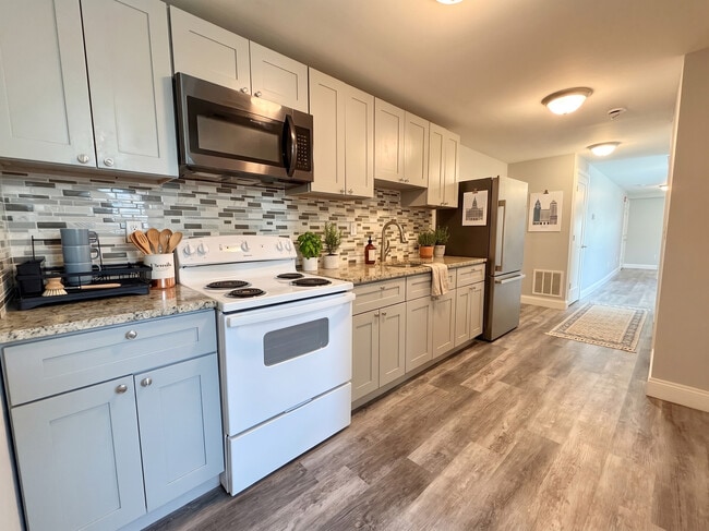 Building Photo - 5000 N 8th St