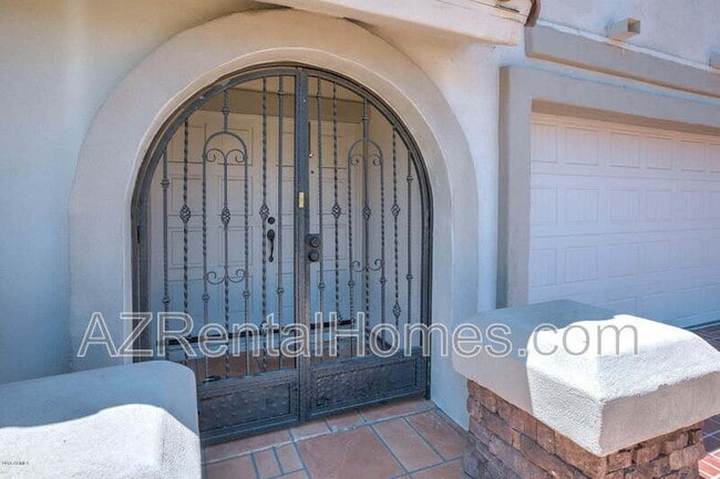 Building Photo - 1033 W Madero Ave