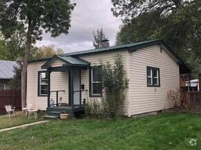 Building Photo - 534 Somers Ave