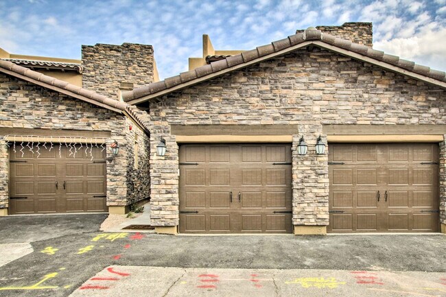 Building Photo - 6145 E Cave Creek Rd
