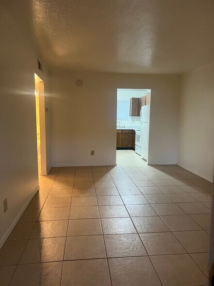 Building Photo - 629 Kingman Ave