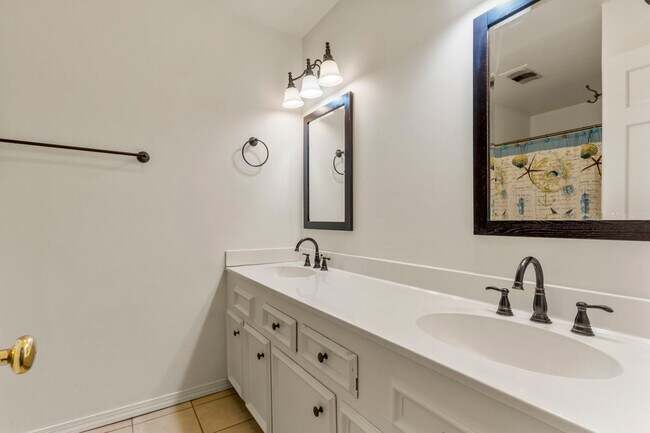 Building Photo - 6010 S 73rd East Ave