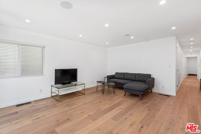Building Photo - 2603 Abbot Kinney Blvd