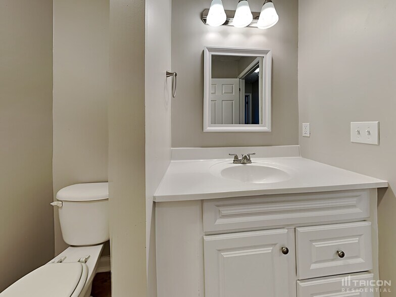 Building Photo - 10931 Cimmaron Ct