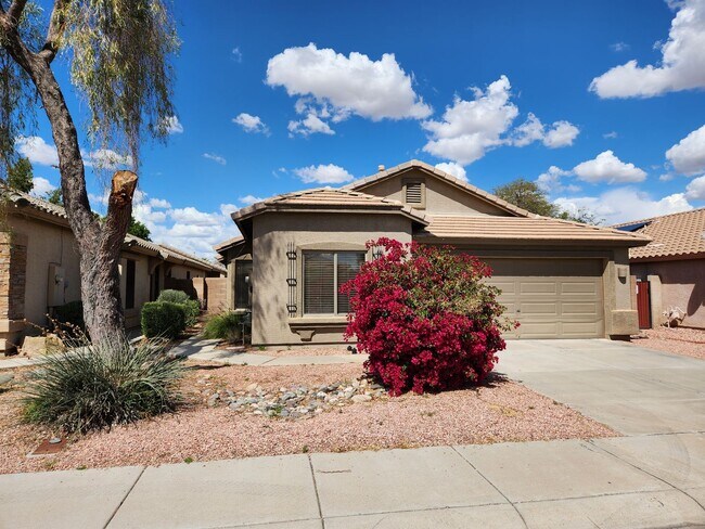 Primary Photo - Beautiful 3 Bed/2 Bath with Pool!
