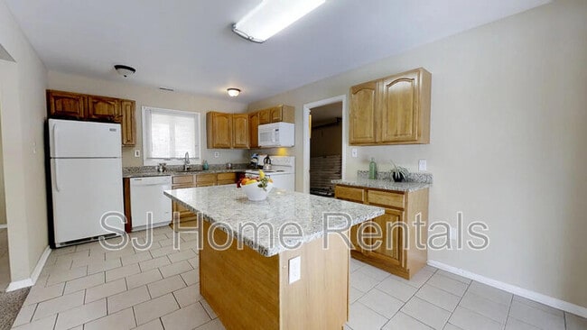 Building Photo - 47 Holstone Ln