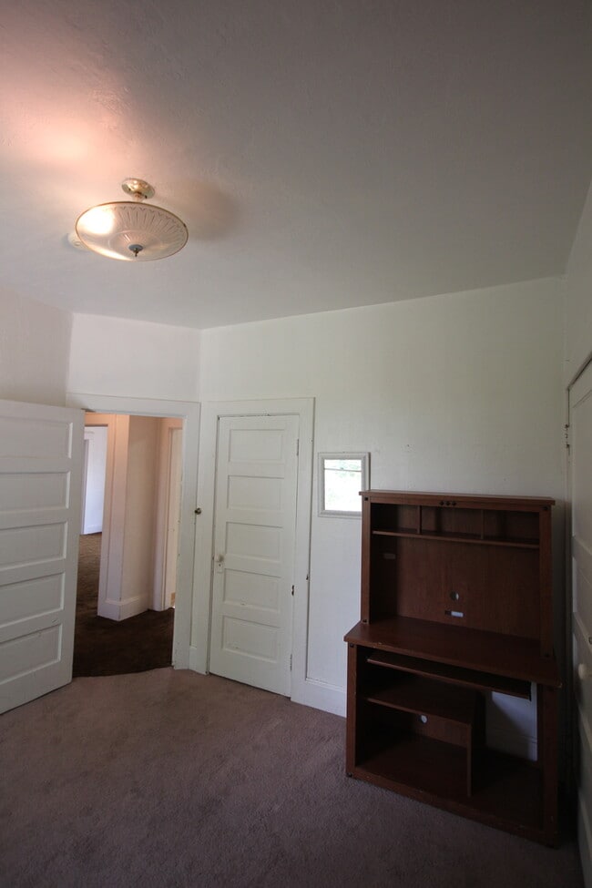 Building Photo - Beautiful 2 Bedroom Home Near BYU