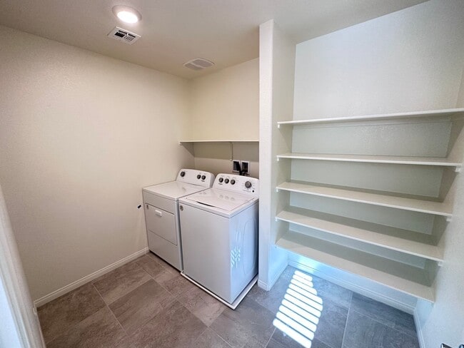 Building Photo - 4 Bedroom in Villages at Tule Springs!