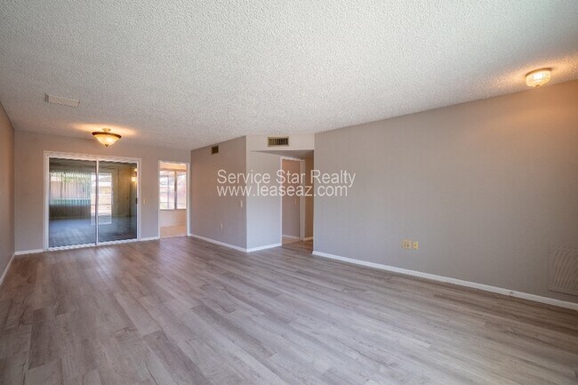 Building Photo - 17230 N Palo Verde Dr