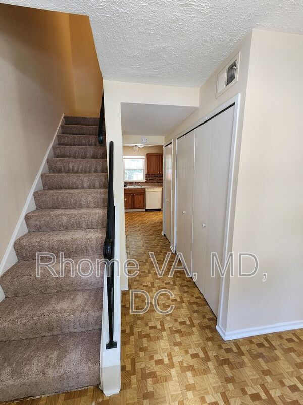Building Photo - 7752 Matisse Way