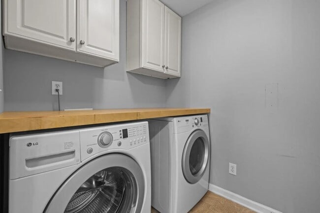 Building Photo - 552 Stobhill Ln