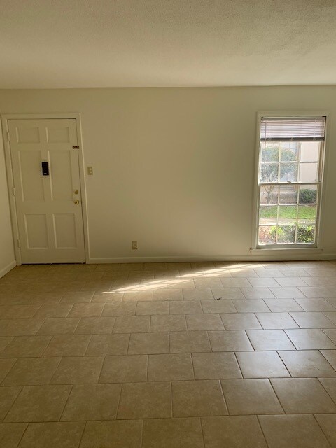 Building Photo - 1504 Dauphin St