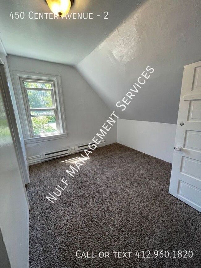 Building Photo - 3 Bed, 2 Bath Apartment with Bonus Room in...