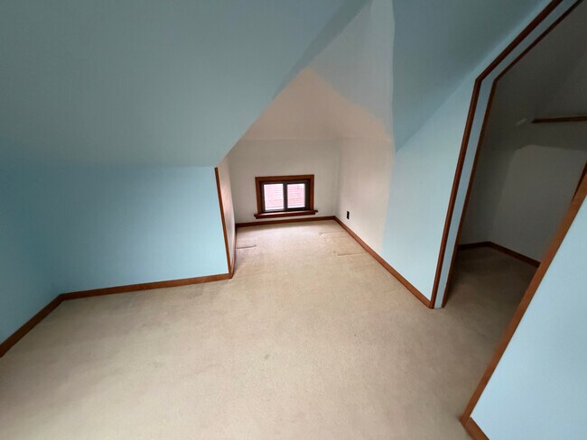 Building Photo - 410 W Illinois St