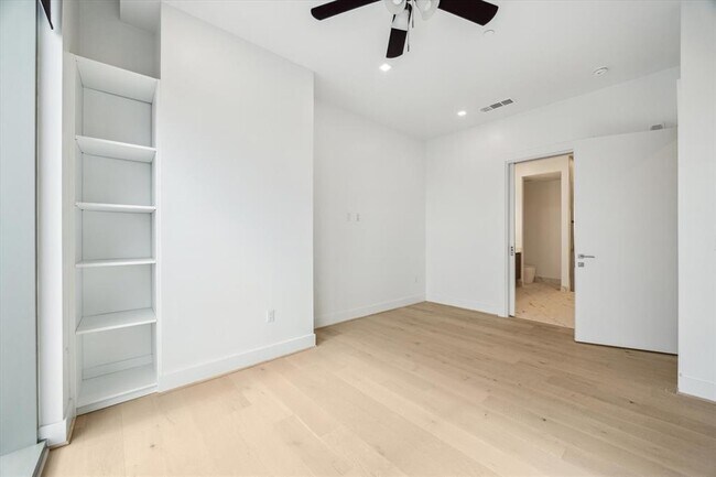 Building Photo - 1711 Allen Pkwy