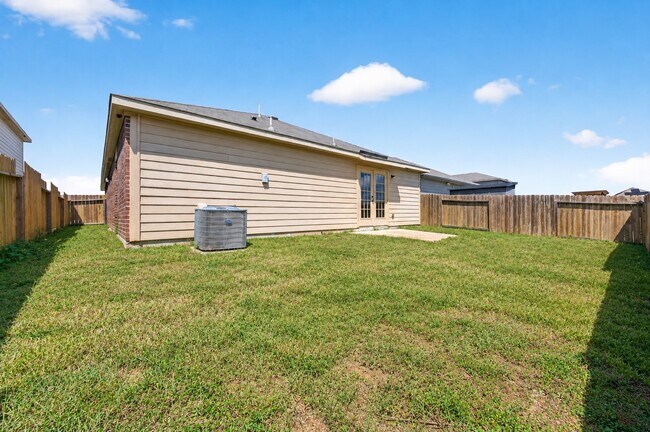 Building Photo - 21018 Solstice Point Dr