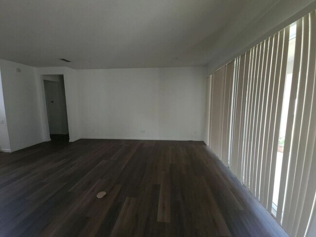 Building Photo - 5/3.5 Balboa Blvd~Verde Ridge~Large & Lovely!