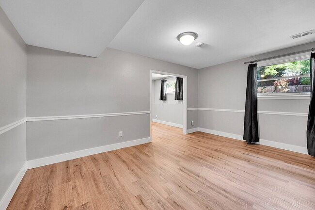Building Photo - $6,850.00 - 5 Bedrooms, 3.5 Bathrooms, Sin...