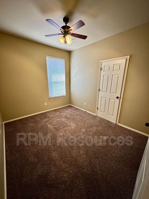 Building Photo - 147 Bison Ct Way