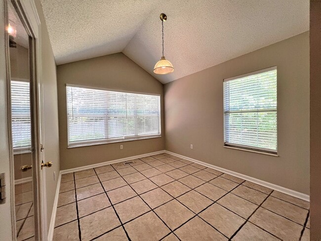 Building Photo - BEAUTIFUL 3 BEDROOM, 2 BATH RANCH HOME IN ...