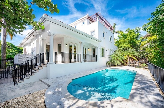 Building Photo - 541 S Mashta Dr