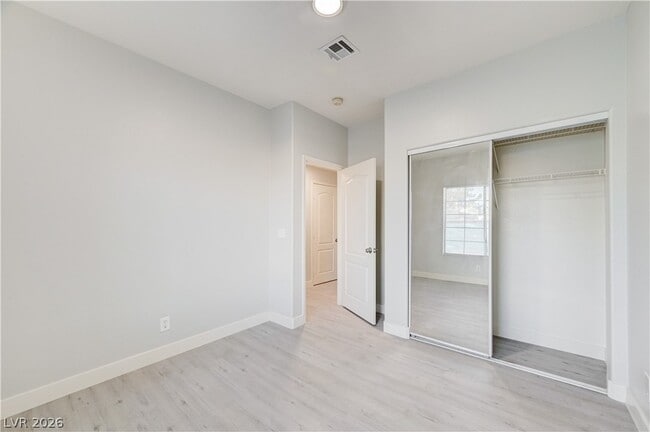 Building Photo - 1900 N Torrey Pines Dr