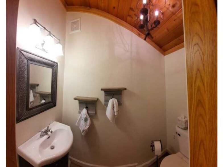 Building Photo - 293 Sumac Ln