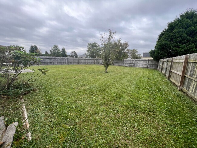 Building Photo - Welcome to this charming 3-bedroom, 2-bathroom home located in the desirable Ogden area of Whitne...