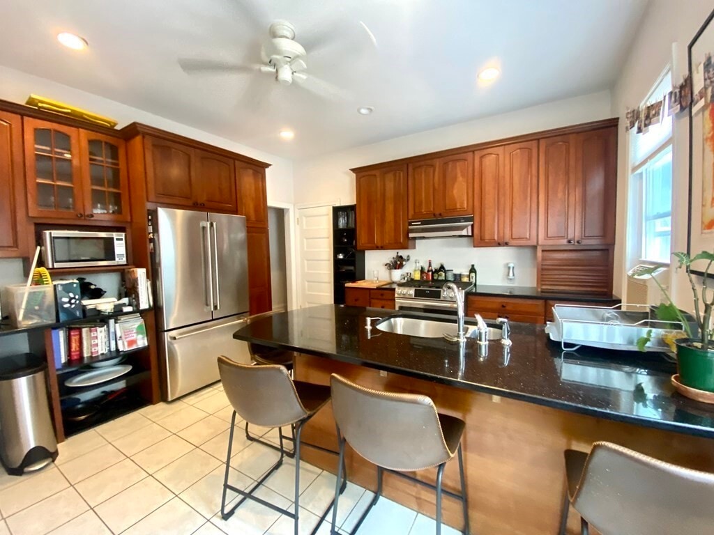 Building Photo - 38 Cherry St