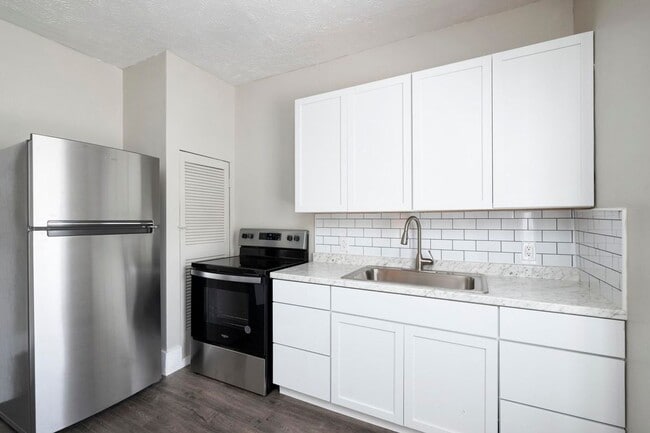 Building Photo - COMING SOON! Updated 2 Story Home in downtown Springfield