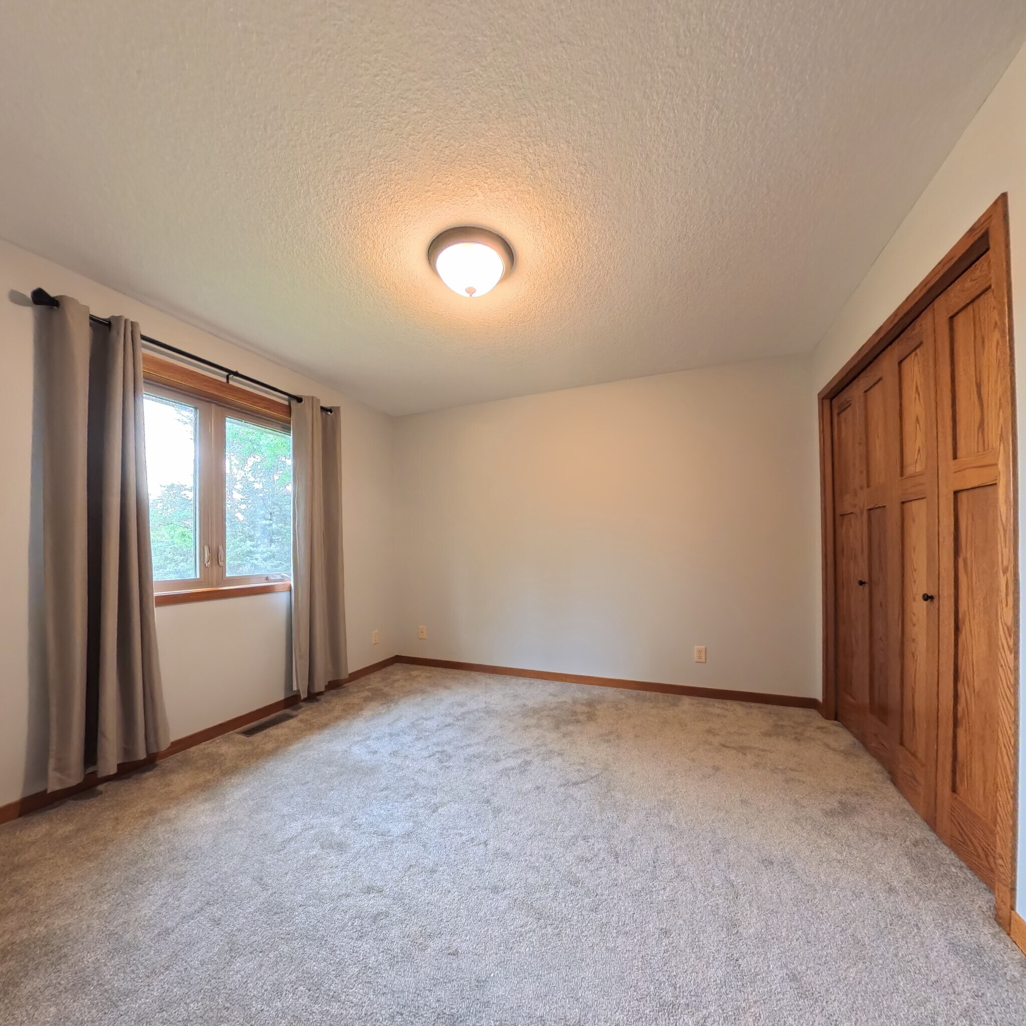 Building Photo - 11956 Castle Rock Ct N